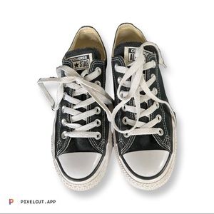 Converse runners.  Size 5 men’s / 7 women’s